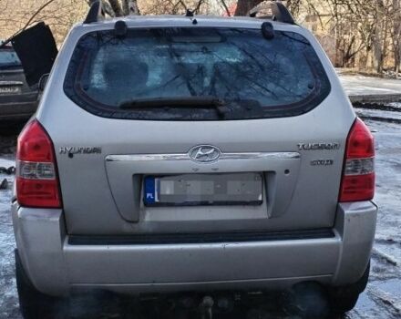 Серый Хендай Туксон, объемом двигателя 2 л и пробегом 360 тыс. км за 3800 $, фото 1 на Automoto.ua