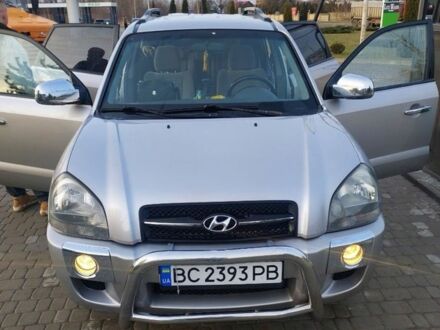 Серый Хендай Туксон, объемом двигателя 2 л и пробегом 320 тыс. км за 6400 $, фото 1 на Automoto.ua