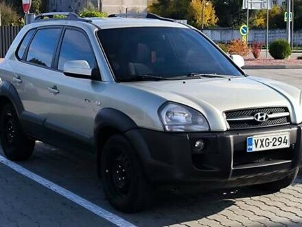 Серый Хендай Туксон, объемом двигателя 1.99 л и пробегом 275 тыс. км за 4400 $, фото 1 на Automoto.ua