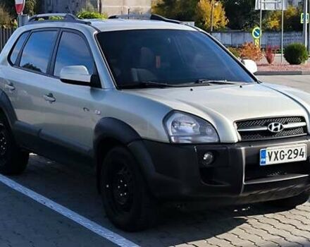 Серый Хендай Туксон, объемом двигателя 1.99 л и пробегом 275 тыс. км за 4400 $, фото 1 на Automoto.ua
