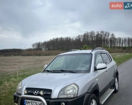 Серый Хендай Туксон, объемом двигателя 2 л и пробегом 341 тыс. км за 5600 $, фото 1 на Automoto.ua