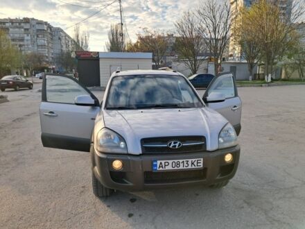 Сірий Хендай Туксон, об'ємом двигуна 2 л та пробігом 290 тис. км за 7500 $, фото 1 на Automoto.ua