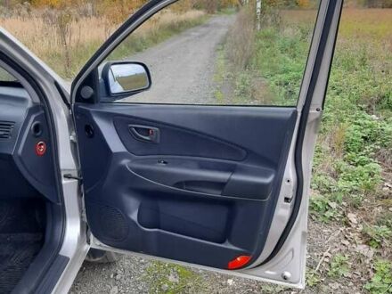 Серый Хендай Туксон, объемом двигателя 2 л и пробегом 220 тыс. км за 6900 $, фото 1 на Automoto.ua