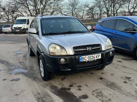 Серый Хендай Туксон, объемом двигателя 1.98 л и пробегом 220 тыс. км за 6800 $, фото 1 на Automoto.ua