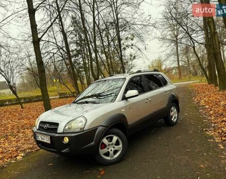 Серый Хендай Туксон, объемом двигателя 2 л и пробегом 248 тыс. км за 6599 $, фото 1 на Automoto.ua