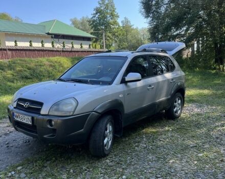 Сірий Хендай Туксон, об'ємом двигуна 2 л та пробігом 366 тис. км за 3650 $, фото 1 на Automoto.ua