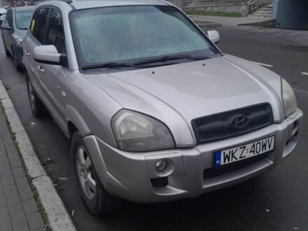 Сірий Хендай Туксон, об'ємом двигуна 2 л та пробігом 310 тис. км за 3884 $, фото 1 на Automoto.ua