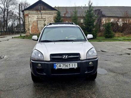 Серый Хендай Туксон, объемом двигателя 2.7 л и пробегом 115 тыс. км за 7200 $, фото 1 на Automoto.ua