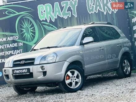 Серый Хендай Туксон, объемом двигателя 2 л и пробегом 182 тыс. км за 7200 $, фото 1 на Automoto.ua