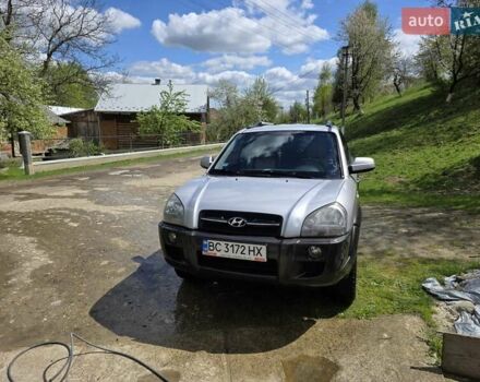 Сірий Хендай Туксон, об'ємом двигуна 2 л та пробігом 273 тис. км за 7500 $, фото 1 на Automoto.ua