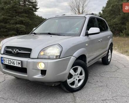 Серый Хендай Туксон, объемом двигателя 1.98 л и пробегом 187 тыс. км за 7650 $, фото 1 на Automoto.ua
