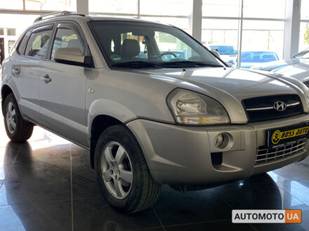 Хендай Туксон 2005 у Червонограде на Automoto.ua Сірий Хендай Туксон, об'ємом двигуна 2 л та пробігом 176 тис. км за 7700 $, фото 1 на Automoto.ua