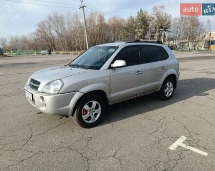 Серый Хендай Туксон, объемом двигателя 1.98 л и пробегом 181 тыс. км за 7000 $, фото 1 на Automoto.ua