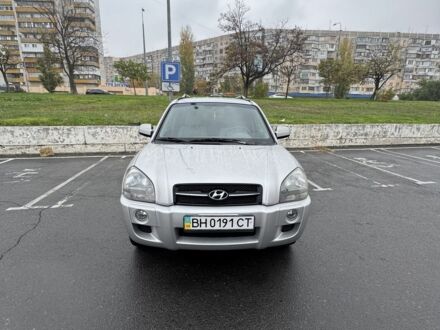 Серый Хендай Туксон, объемом двигателя 2 л и пробегом 163 тыс. км за 8350 $, фото 1 на Automoto.ua