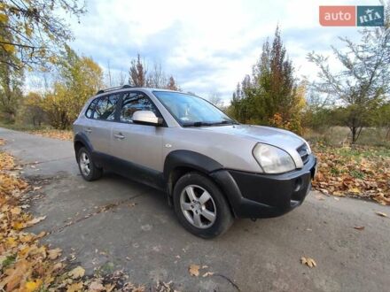 Хендай Туксон 2005 в Кривом Роге на Automoto.ua Серый Хендай Туксон, объемом двигателя 2 л и пробегом 250 тыс. км за 6900 $, фото 1 на Automoto.ua