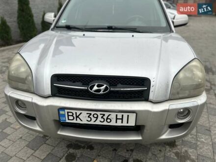 Хендай Туксон 2005 в Ровно на Automoto.ua Серый Хендай Туксон, объемом двигателя 1.98 л и пробегом 274 тыс. км за 6800 $, фото 1 на Automoto.ua