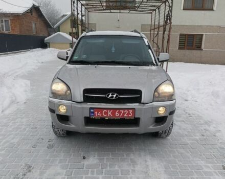 Серый Хендай Туксон, объемом двигателя 2 л и пробегом 156 тыс. км за 6565 $, фото 1 на Automoto.ua