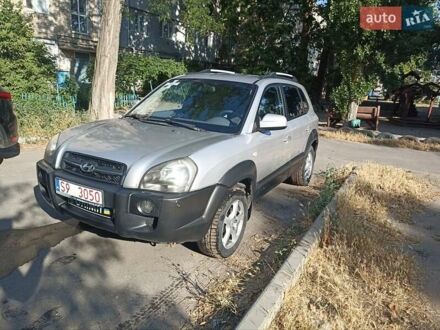 Сірий Хендай Туксон, об'ємом двигуна 2 л та пробігом 320 тис. км за 4200 $, фото 1 на Automoto.ua