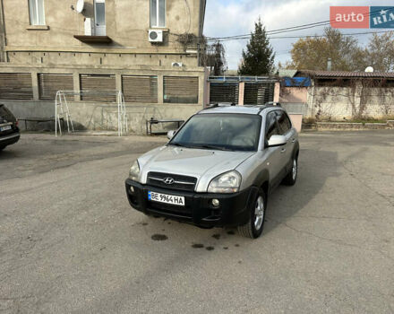 Сірий Хендай Туксон, об'ємом двигуна 2 л та пробігом 250 тис. км за 5850 $, фото 1 на Automoto.ua