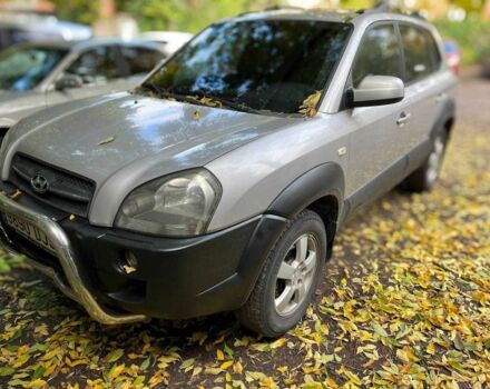 Серый Хендай Туксон, объемом двигателя 2 л и пробегом 100 тыс. км за 3700 $, фото 1 на Automoto.ua