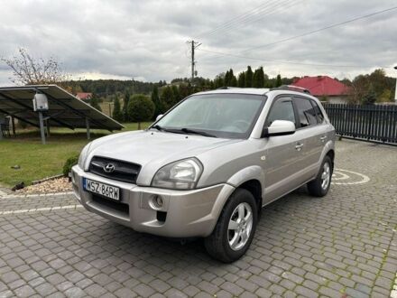 Серый Хендай Туксон, объемом двигателя 2 л и пробегом 210 тыс. км за 2350 $, фото 1 на Automoto.ua