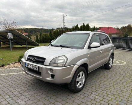 Сірий Хендай Туксон, об'ємом двигуна 2 л та пробігом 210 тис. км за 2350 $, фото 1 на Automoto.ua