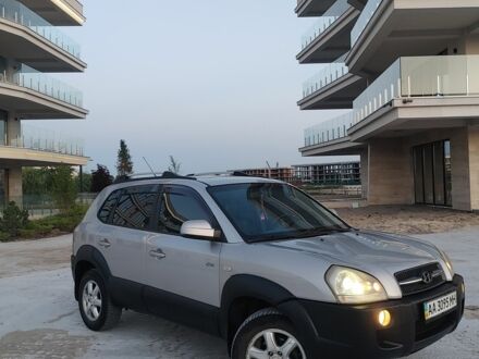 Серый Хендай Туксон, объемом двигателя 2.7 л и пробегом 258 тыс. км за 5800 $, фото 1 на Automoto.ua