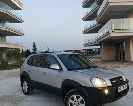 Серый Хендай Туксон, объемом двигателя 2.7 л и пробегом 258 тыс. км за 5800 $, фото 1 на Automoto.ua