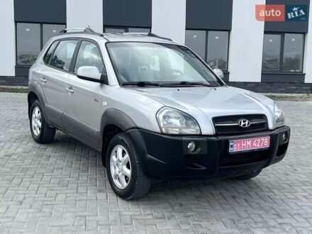 Серый Хендай Туксон, объемом двигателя 1.98 л и пробегом 243 тыс. км за 7100 $, фото 1 на Automoto.ua