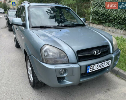 Серый Хендай Туксон, объемом двигателя 1.99 л и пробегом 194 тыс. км за 7850 $, фото 1 на Automoto.ua