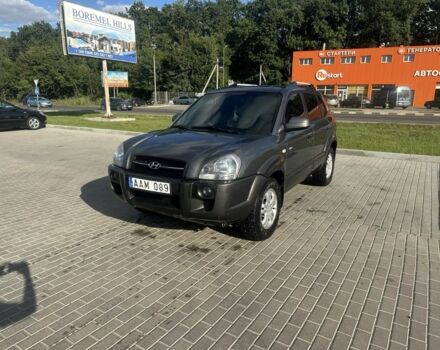 Сірий Хендай Туксон, об'ємом двигуна 2 л та пробігом 240 тис. км за 4500 $, фото 1 на Automoto.ua