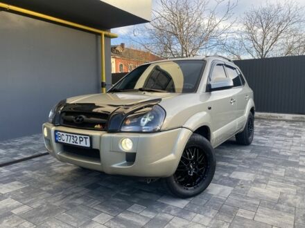 Хендай Туксон 2005 в Яворове на Automoto.ua Серый Хендай Туксон, объемом двигателя 2.7 л и пробегом 172 тыс. км за 8900 $, фото 1 на Automoto.ua