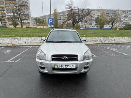 Серый Хендай Туксон, объемом двигателя 2 л и пробегом 163 тыс. км за 8350 $, фото 1 на Automoto.ua