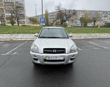 Серый Хендай Туксон, объемом двигателя 2 л и пробегом 163 тыс. км за 8350 $, фото 1 на Automoto.ua