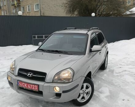 Серый Хендай Туксон, объемом двигателя 2 л и пробегом 156 тыс. км за 6334 $, фото 1 на Automoto.ua