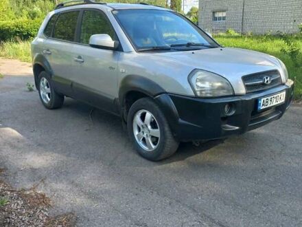Хендай Туксон 2005 у Калиновке на Automoto.ua Сірий Хендай Туксон, об'ємом двигуна 2 л та пробігом 230 тис. км за 7200 $, фото 1 на Automoto.ua