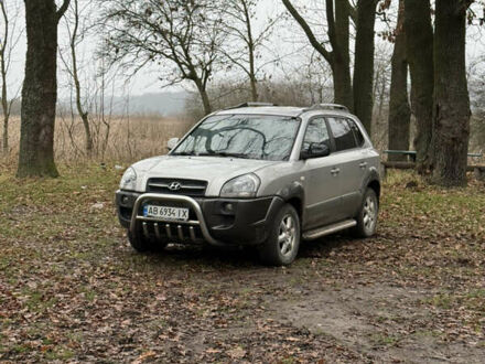 Серый Хендай Туксон, объемом двигателя 1.99 л и пробегом 215 тыс. км за 5980 $, фото 1 на Automoto.ua