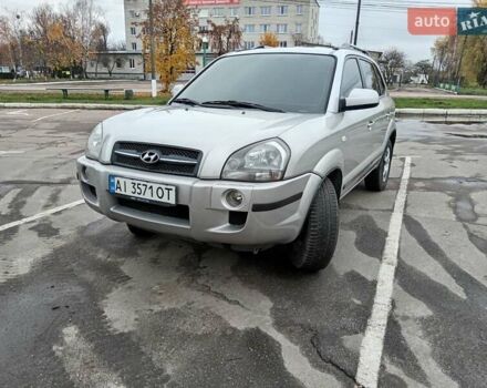 Серый Хендай Туксон, объемом двигателя 1.98 л и пробегом 267 тыс. км за 7200 $, фото 1 на Automoto.ua