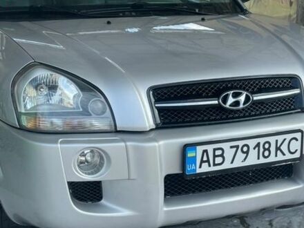 Сірий Хендай Туксон, об'ємом двигуна 1.98 л та пробігом 220 тис. км за 6250 $, фото 1 на Automoto.ua