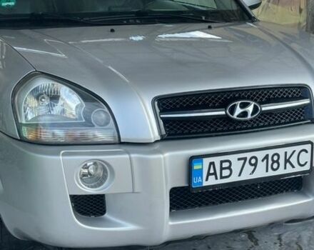 Серый Хендай Туксон, объемом двигателя 1.98 л и пробегом 220 тыс. км за 6250 $, фото 1 на Automoto.ua