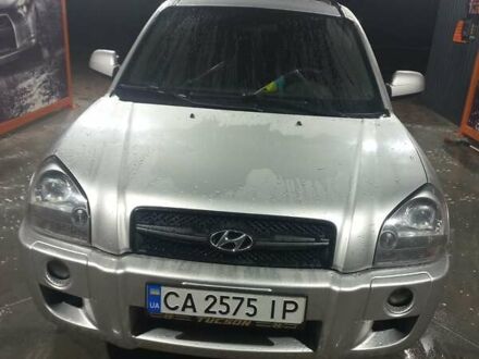 Хендай Туксон 2005 в Смеле на Automoto.ua Серый Хендай Туксон, объемом двигателя 1.99 л и пробегом 210 тыс. км за 8200 $, фото 1 на Automoto.ua
