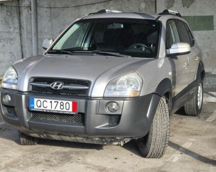 Серый Хендай Туксон, объемом двигателя 2 л и пробегом 250 тыс. км за 4132 $, фото 1 на Automoto.ua