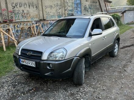 Сірий Хендай Туксон, об'ємом двигуна 2 л та пробігом 260 тис. км за 3400 $, фото 1 на Automoto.ua