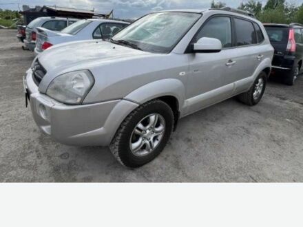 Сірий Хендай Туксон, об'ємом двигуна 2 л та пробігом 310 тис. км за 4200 $, фото 1 на Automoto.ua