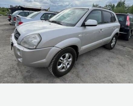 Серый Хендай Туксон, объемом двигателя 2 л и пробегом 310 тыс. км за 4200 $, фото 1 на Automoto.ua