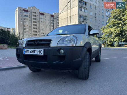 Хендай Туксон 2005 у Житомирі на Automoto.ua Сірий Хендай Туксон, об'ємом двигуна 1.98 л та пробігом 211 тис. км за 6700 $, фото 1 на Automoto.ua