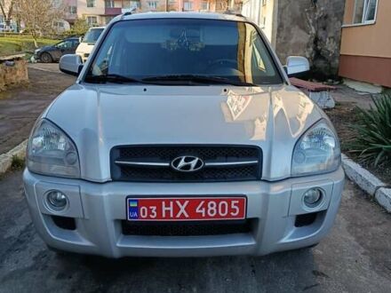 Серый Хендай Туксон, объемом двигателя 2 л и пробегом 242 тыс. км за 7600 $, фото 1 на Automoto.ua