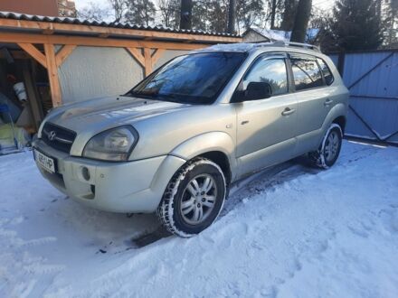 Сірий Хендай Туксон, об'ємом двигуна 2 л та пробігом 275 тис. км за 6900 $, фото 1 на Automoto.ua