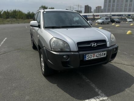 Хендай Туксон 2006 в Киеве на Automoto.ua Серый Хендай Туксон, объемом двигателя 2 л и пробегом 192 тыс. км за 4300 $, фото 1 на Automoto.ua