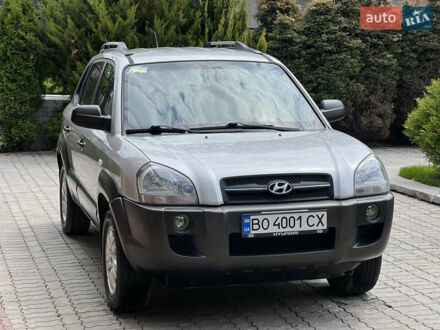 Хендай Туксон 2006 у Тернополі на Automoto.ua Сірий Хендай Туксон, об'ємом двигуна 2 л та пробігом 210 тис. км за 7799 $, фото 1 на Automoto.ua